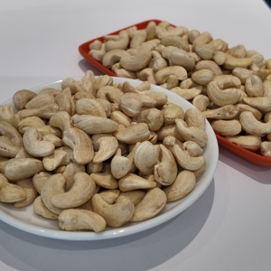 Vietnam Origin HALAL White Cashew <b>Nuts</b> W210 Premium Quality <b>Kernels</b> for Wholesale and Food Ingredient Supply - Product Image 2