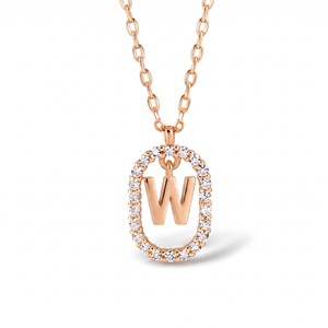 Pendentif lettre W en or jaune avec accents de diamants sertis clos, charme classique unisexe pour usage quotidien - Product Image 2