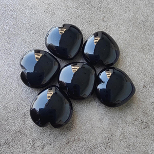 Cabujón de Ónix Negro Natural en Forma de Corazón, Gema Suelta Calibrada, Pulida y Lisa - Product Image 3