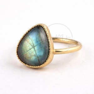 Anillo de Latón Chapado en Oro con Labradorita Natural, Forma de Pera, Estilo Bohemia, Diseño de Paz, Joyería Unisex Hecha a Mano - Product Image 1