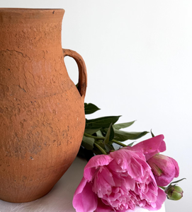 Pot en terre cuite rustique vintage avec poignée, vase en argile fait main, porte-fleurs décoratif, décoration d'intérieur de style campagnard - Product Image 2