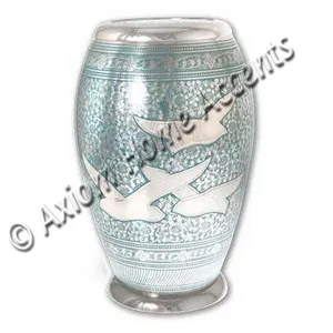 Elegante urna de latón tallada a mano para cenizas con superficie brillante para honrar recuerdos queridos por Axiom Home Accents Design - Product Image 3