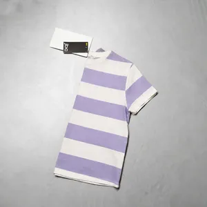 Nueva Llegada: Camiseta de Manga Corta con Cuello Redondo y Rayas Blancas Lavanda para Hombre, Estilo Urbano y Moderno para el Verano - Product Image 4