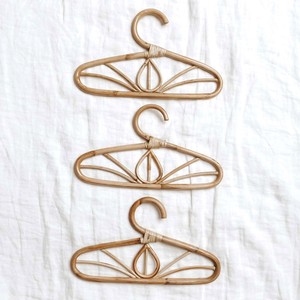 Cintres en rotin pour enfants, fabriqués à la main, en canne naturelle, pour l'organisation des vêtements, organiseurs de chambre de bébé - Product Image 1