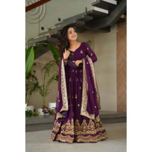 Robe de bal en satin de luxe avec embellissements en cristal et diamants et dupatta - Product Image 5