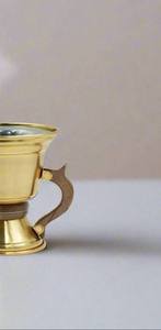 Brûle-encens en laiton doré avec dessus en forme de croissant de lune et motif de mosquée découpé pour usage religieux - Product Image 2