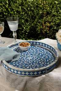 Plateau de service et de rangement artisanal en nacre, élégant organisateur en mosaïque de coquillages irisés pour la salle à manger, la présentation et la décoration intérieure - Product Image 2