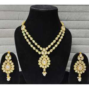 Parure de bijoux plaquée or avec collier et boucles d'oreilles en perles Kundan pour femme, classique, pour mariage, avec serti griffe taille poire - Product Image 1