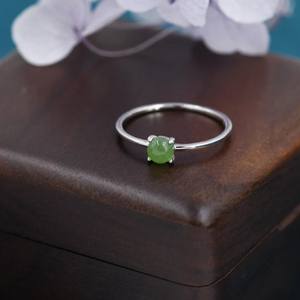 Bague en jade vert véritable en argent sterling, bague en jade naturel, petite bague en jade, bague en jade de 4 mm - Product Image 2