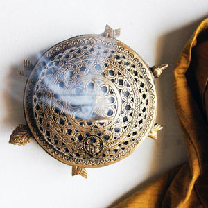 Brûleur d'encens en laiton écologique et durable Daood Sons Handicraft, porte-charbon, diffuseur d'aromathérapie, encens indien unique - Product Image 2