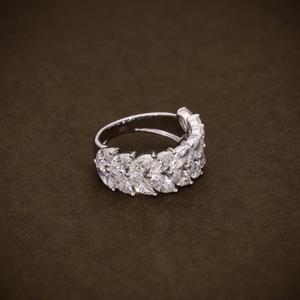Anillo de eternidad de diamantes de corte marquesa de lujo en oro blanco, elegante anillo de boda para mujer, regalo de aniversario para ella. - Product Image 3