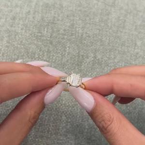 แหวนหมั้นและแต่งงานทรงคลาสสิกประดับโมอิสซาไนต์ทรงเรเดียนท์คัท น้ำหนัก 1.80 กะรัต ขายดี พร้อมเคลือบโรเดียม - Product Image 4