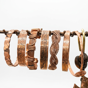 Bracelets en cuivre massif faits à la main et bracelets magnétiques thérapeutiques conçus pour un style intemporel et le bien-être - Product Image 1