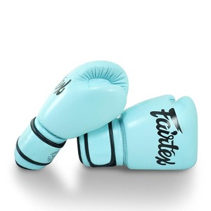 Guantes de Boxeo Muay Thai Azul Claro Hechos a Medida, Agarres de Cuero de Alta Calidad, Cierre de Gancho y Bucle, Últimos Diseños - Product Image 2