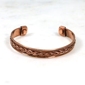 Brazalete de Latón Hecho a Mano para Hombre y Mujer - Brazalete Abierto Ajustable con Alambre Trenzado - Joyería Vintage de Estilo Celta - Product Image 3