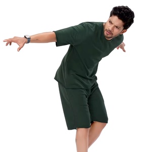 Meilleures ventes Ensemble deux pièces d'été pour hommes Taille élastique T-shirt à manches courtes et short Vêtements de base pour temps chaud - Product Image 2