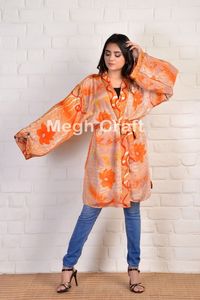 Kimono Reversible Estampado, Cómodo y Ligero, de Seda Reciclada, Ropa de Estar por Casa, Kimono Corto, Cubre Traje de Baño y Bikini - Product Image 6