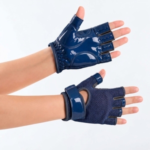 Guantes de agarre para pole dance que ofrecen contacto seguro, suavidad, elasticidad, comodidad, manejo flexible y un accesorio confiable para el pole dance. - Product Image 2
