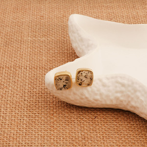 Boucles d'oreilles clous carrées plaquées or avec pierre précieuse naturelle Herkimer taille coussin - Bijoux classiques faits à la main, cadeau d'anniversaire pour elle - Product Image 5