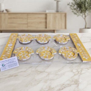 Plateau décoratif en céramique jaune à motifs floraux, fait main, écologique, style bohème, pour servir du thé, du café, pour les fêtes - Product Image 1