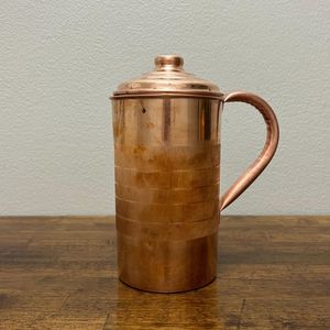 Ensemble de carafes en cuivre pour une présentation élégante de l'eau sur la table, ensemble en métal avec verres, durable, réutilisable, vaisselle de cuisine. - Product Image 6