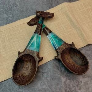 Ensemble de fourchettes, cuillères et couteaux en bois jetables et durables en forme de poisson pour l'emballage de plats à emporter, disponible à un prix raisonnable - Product Image 2