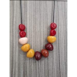 Collier élégant en résine et bois avec cristaux pour un style décontracté et festif - Product Image 3