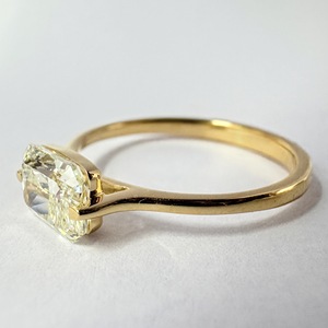 Bague de fiançailles en diamant de laboratoire taille radiant East West de 1,00 carat certifié IGI, en or jaune massif 18 carats, avec demi-sertissage solitaire - Product Image 6