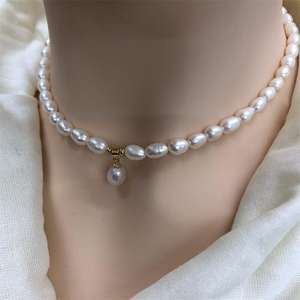 Collier de perles de riz de haute qualité, petit collier de perles de bébé de 4,5 à 5 mm avec pendentif, tendance, qualité fine - Product Image 2