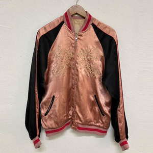 Chaqueta Sukajan Moderna para Hombre, Estilo Urbano, Cuello Alto, Tela Satinada, Diseño Bordado Moderno y Elegante para Invierno - Product Image 1