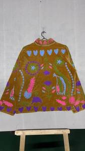 Chaqueta de Terciopelo Bordada Estilo Boho Suzani, Patrón de Corazones Coloridos, Chaqueta de Terciopelo Bordada Floral Hecha a Mano - Product Image 3