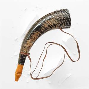 Jarra artesanal tallada a mano con cuerno natural de búfalo y soporte de cuero, estilo vikingo personalizado con diseño animal, para regalo y para beber cerveza. - Product Image 3