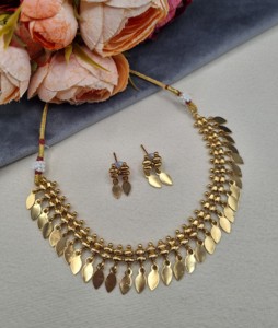 Conjunto de Collar con Colgante de Hoja Chapado en Oro Tradicional y Pendientes de Botón, Joyería de Moda de Fabricante, Conjunto de Joyas Étnicas - Product Image 1