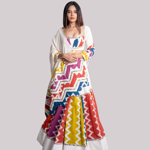 Chaniya Choli de Rayón Premium con Bordado de Espejo y Dupatta Estampada, con Encaje Multicolor, Ropa Étnica Festiva para Mujer, Colección - Product Image 1