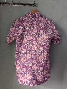 เสื้อเชิ้ตลำลองแขนสั้นลายดอกไม้สีม่วงสำหรับผู้ชาย คอปกพับได้ ผ้าฝ้ายระบายอากาศได้ดี เหมาะสำหรับใส่ในฤดูร้อน - Product Image 6