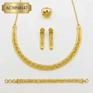 Conjunto de Collar de Flores Chapado en Oro de 24K para Mujer con Cadena de Caja y Pendientes a Juego, Joyería Clásica para Bodas y Ocasiones Especiales - Product Image 2