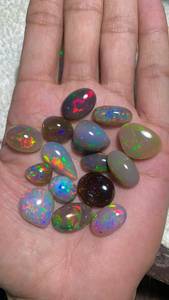 Opale d'Éthiopie naturelle, cabochon, formes variées, pierre précieuse en vrac, jeu de couleurs, base noire et blanche, pour la fabrication de bijoux - Product Image 2