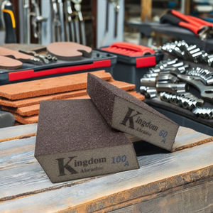 Éponge de ponçage personnalisable en oxyde d'aluminium à angle carré de dureté moyenne pour le travail manuel Support OEM - Product Image 4