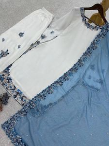 Conjunto de Salwar Kameez Tradicional de Algodón Blanco de Lujo, Bordado con Hilo Resham Azul, Kurta Recta, Palazzo, Estilo Indio-Pakistaní, Festivo - Product Image 4