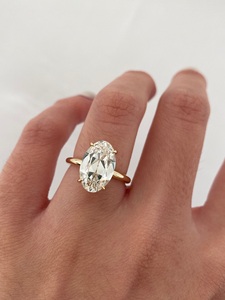 Bague de fiançailles ovale en diamant de laboratoire 4 carats – Halo caché solitaire – Certifiée IGI - Product Image 1