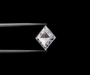 เพชร CVD สังเคราะห์ทรงเหลี่ยมขนาด 1.60 กะรัต คุณภาพ VVS-VS1 ยอดนิยมจาก OM GEMS เพชรเลี้ยงในห้องปฏิบัติการ รับรองโดย IGI HPHT สำหรับทำเครื่องประดับ - Product Image 3