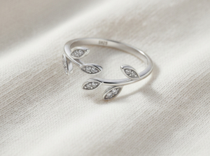 Bague pour femme Tanya Gems Jewellery TG1005R en argent 925 plaqué rhodium, sertie de zircone cubique de qualité 3A créée en laboratoire, taille personnalisable - Product Image 5