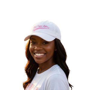 Gorra de Béisbol Ajustable de Algodón Blanca con Logotipo Bordado en Rosa de la Hermandad Griega AKA para Mujer - Product Image 3