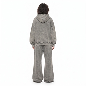Ensemble deux pièces streetwear pour femme : sweat à capuche gris en molleton de coton délavé à l'acide, coupe décontractée, et pantalon jogger évasé à jambe large - Product Image 4