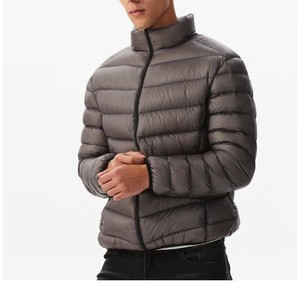 Chaquetas Acolchadas Personalizadas con Logotipo de Equipo Escolar para Hombre, Chaquetas de Invierno de Poliéster Duradero, Venta al Por Mayor - Product Image 3