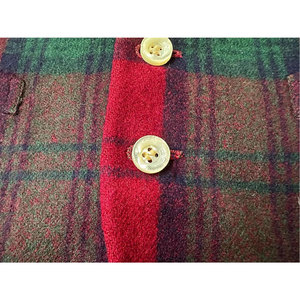 Gilet traditionnel écossais en flanelle de laine à carreaux verts et rouges, taille extra petite, avec ajusteurs latéraux à boucle, fait main - Product Image 4