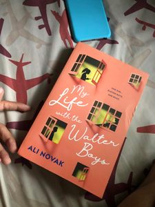 ชีวิตของฉันกับพวกวอลเตอร์ โดยอาลี โนวัค หนังสือปกอ่อนภาษาอังกฤษ หนังสือขายดีสำหรับเยาวชน หนังสือโรแมนติก - Product Image 1