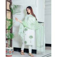 Ensemble tailleur femme en mousseline de coton respirante vert sauge avec imprimé arbre dessiné à la main, détection par aiguille disponible, taille XS