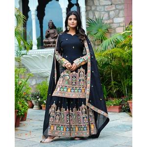 ชุดผ้าซาตินแฟนซี เสื้อ-กางเกง-ผ้าคลุมไหล่ พร้อมงานปักดิ้นประดับเลื่อม ไซส์ XL รหัสสินค้า - Product Image 5