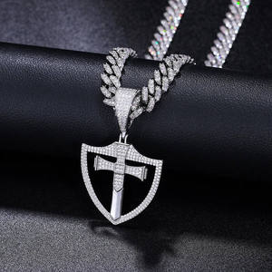 Collier pendentif bouclier épée croix en moissanite pour homme, bijoux hip-hop streetwear, imitation de bijoux - Product Image 1